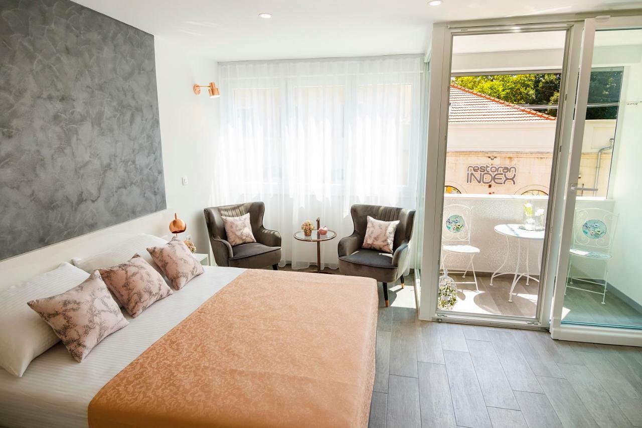 Rose Gold Rooms & Studio With Balcony Split Exterior foto