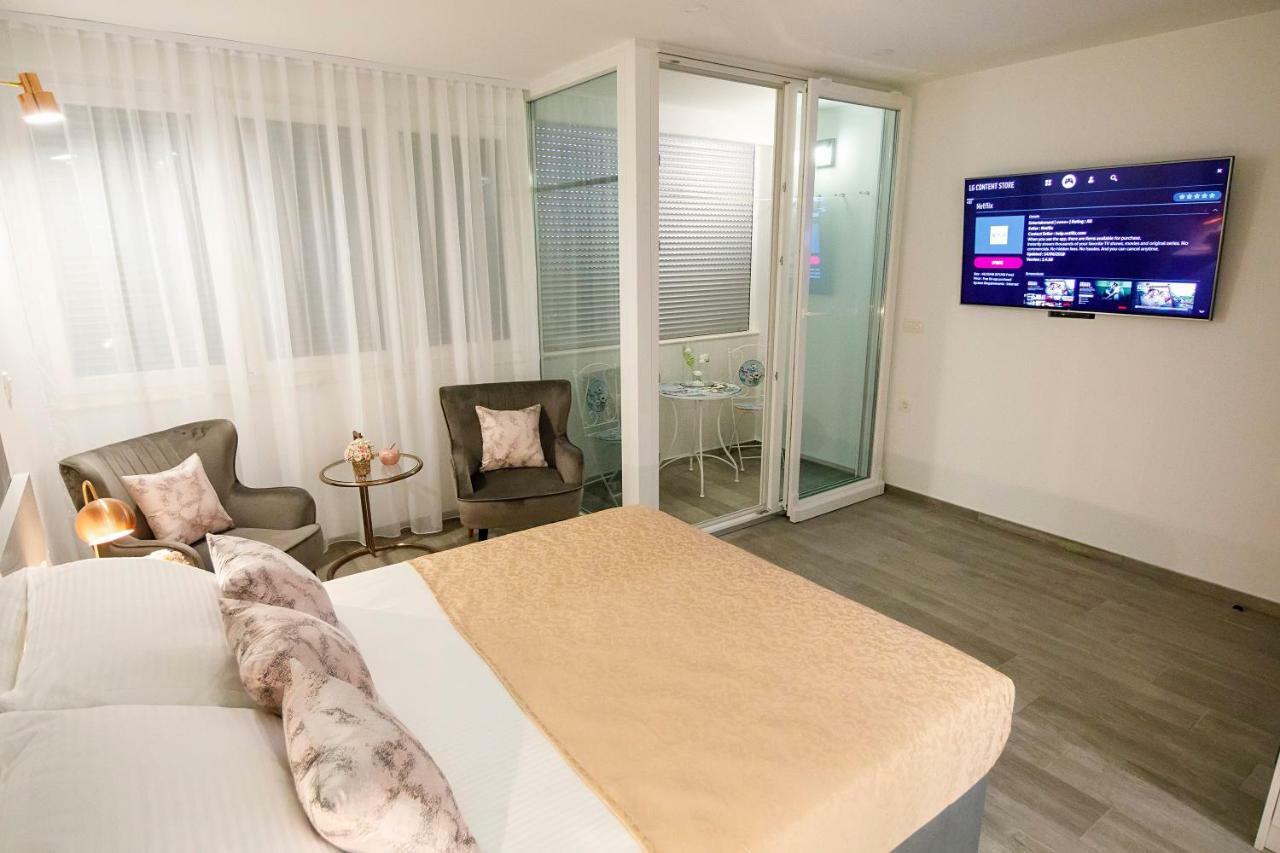 Rose Gold Rooms & Studio With Balcony Split Exterior foto