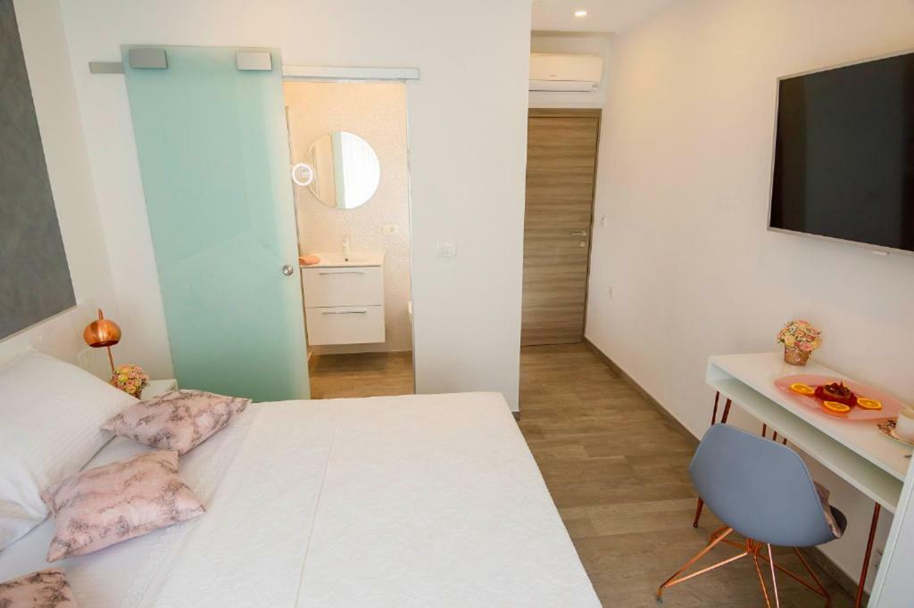 Rose Gold Rooms & Studio With Balcony Split Exterior foto