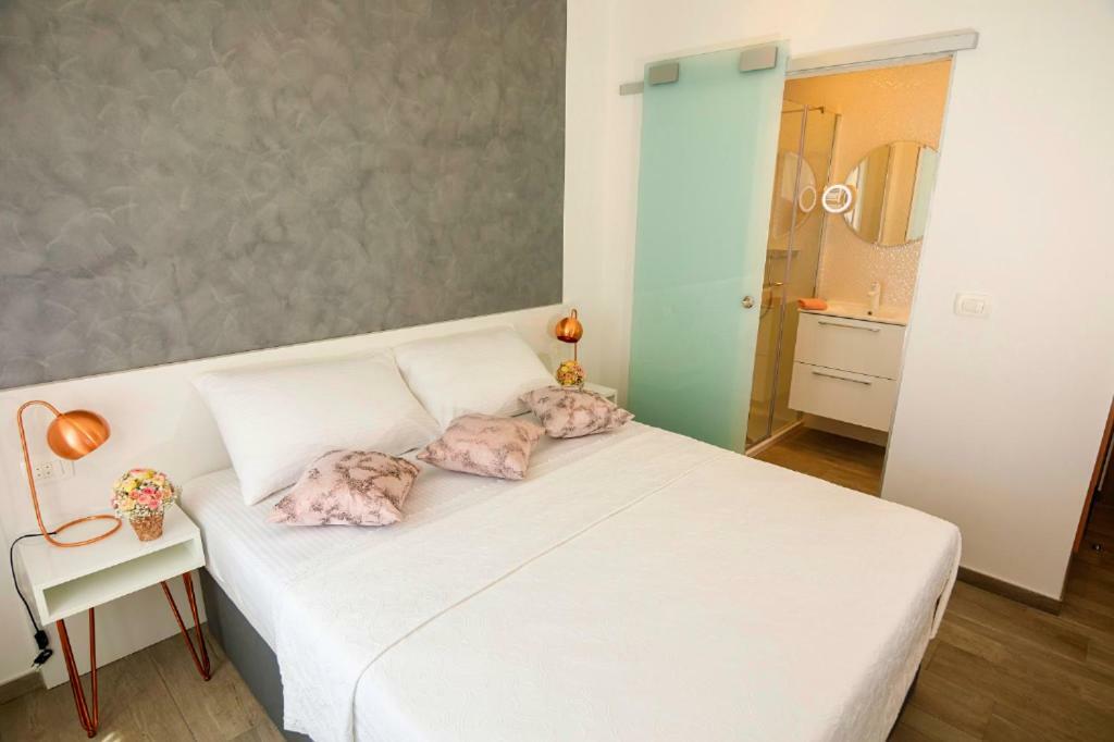 Rose Gold Rooms & Studio With Balcony Split Exterior foto