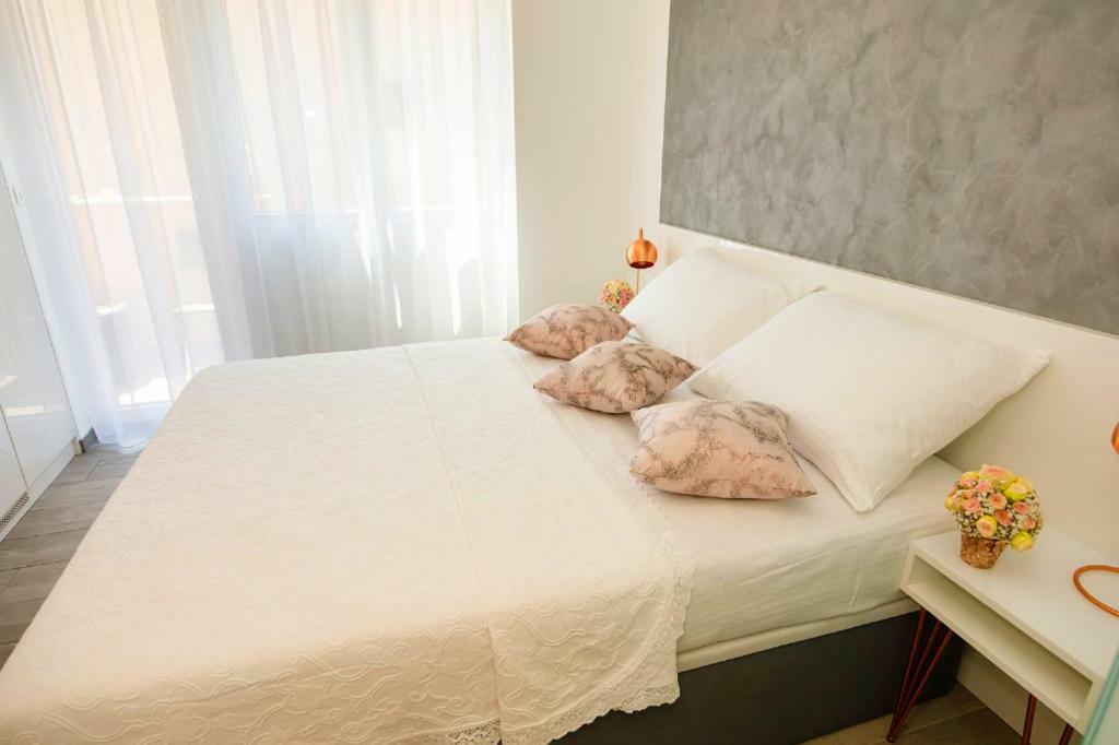 Rose Gold Rooms & Studio With Balcony Split Exterior foto